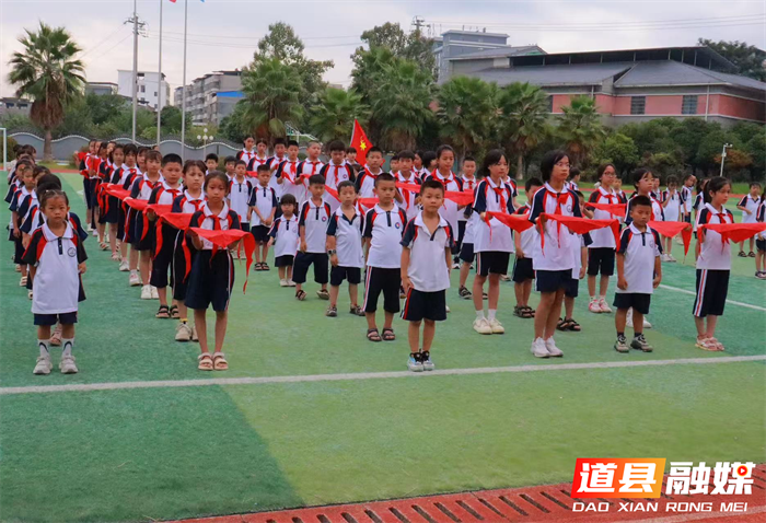 “强国复兴有我，争当新时代好少年”道县第二小学庆祝“十·一三”建队纪念日新队员入队仪式1_副本.png