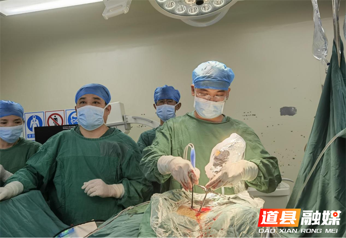 解锁“颈”箍咒 道县人民医院“钥匙孔”微创手术助患者重获健康1_副本.png