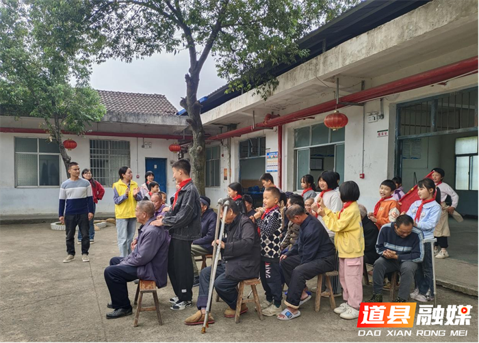 道县：开展“孝亲敬老·让爱传递”关爱老人主题活动2_副本.png