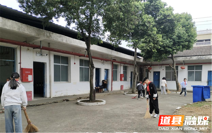 道县：开展“孝亲敬老·让爱传递”关爱老人主题活动3_副本.png