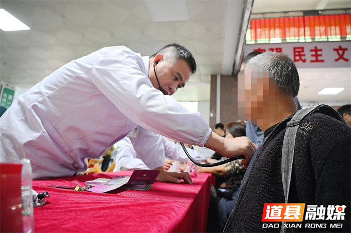 世界卒中日邂逅重阳：道县人民医院义诊医心敬老 竞速脑卒中黄金4.5小时2_副本.png