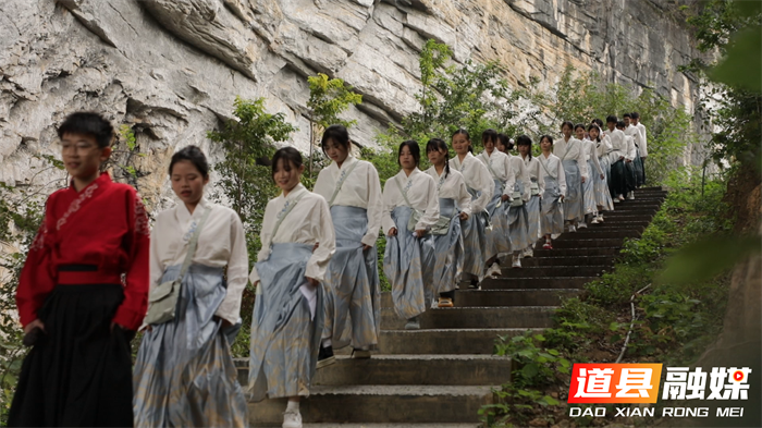 道县：学子沉浸式研学 感悟理学思想源流1_副本.png