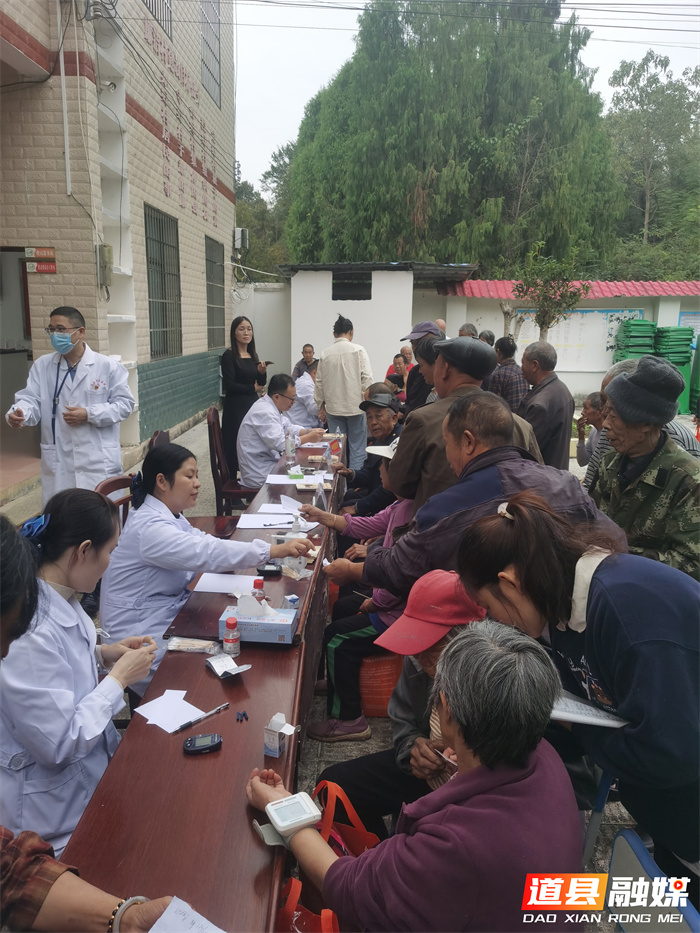 道县住建局驻村工作队:重阳佳节暖人心 培训义诊送健康2_副本.jpg 道县住建局驻村工作队:重阳佳节暖人心 培训义诊送健康2_副本.jpg