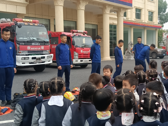 道县：“爱心护蕾”走进消防队  安全教育润童心