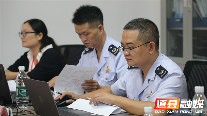 道县：双节服务“不打烊” 办证窗口“搬到家”2_副本.png