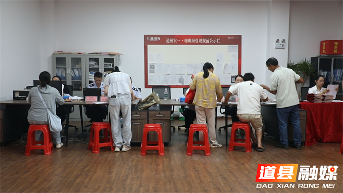 道县：双节服务“不打烊” 办证窗口“搬到家”3_副本.png