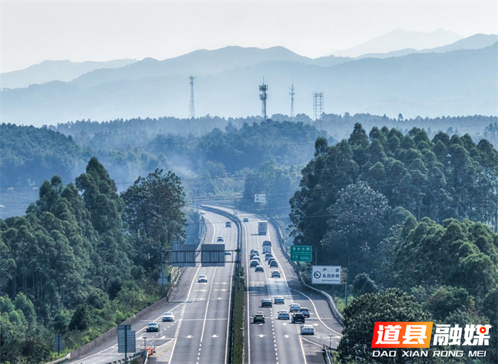 道县:长假返程客流迎高峰(组图)5_副本.png 道县:长假返程客流迎高峰(组图)5_副本.png