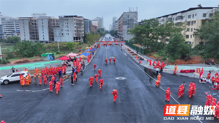以水为锋 淬炼灭火尖兵 道县举行第二届乡镇半专业森林消防技能比武2_副本.png