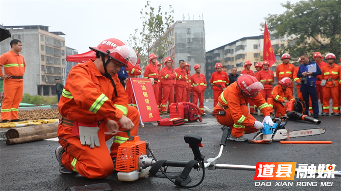 以水为锋 淬炼灭火尖兵 道县举行第二届乡镇半专业森林消防技能比武4_副本.png