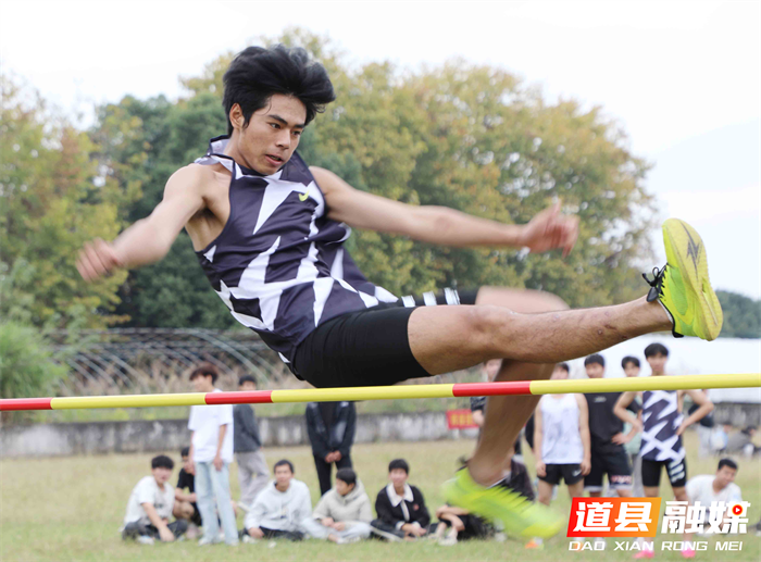 永州工贸学校举办校运会6_副本.png 永州工贸学校举办校运会6_副本.png