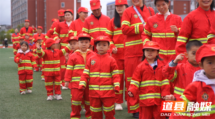 消防宣传进校园 亲子互动学技能——道县消防救援人员为幼儿园亲子活动传经送宝1_副本.png
