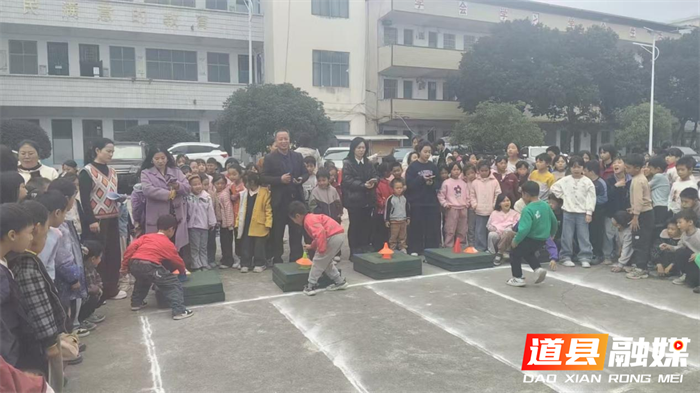 道县清塘镇中心小学举办低年级“小二上菜”趣味体育运动会_副本.png 道县清塘镇中心小学举办低年级“小二上菜”趣味体育运动会_副本.png