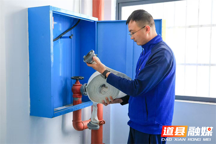 道县:筑牢养老机构“防火墙” 护航“夕阳红”2_副本.jpg 道县:筑牢养老机构“防火墙” 护航“夕阳红”2_副本.jpg