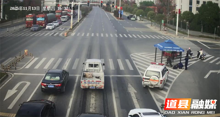 道县老人摔倒街头 消防宣传员暖心守护3_副本.jpg 道县老人摔倒街头 消防宣传员暖心守护3_副本.jpg