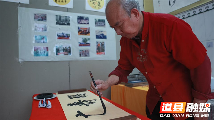 罗贵翔:笔墨抒怀展晚年风采1_副本.jpg 罗贵翔:笔墨抒怀展晚年风采1_副本.jpg