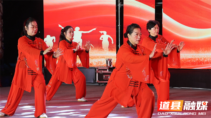 道县500余名舞者同台竞演 全民健身广场舞大赛舞动未来2_副本.png