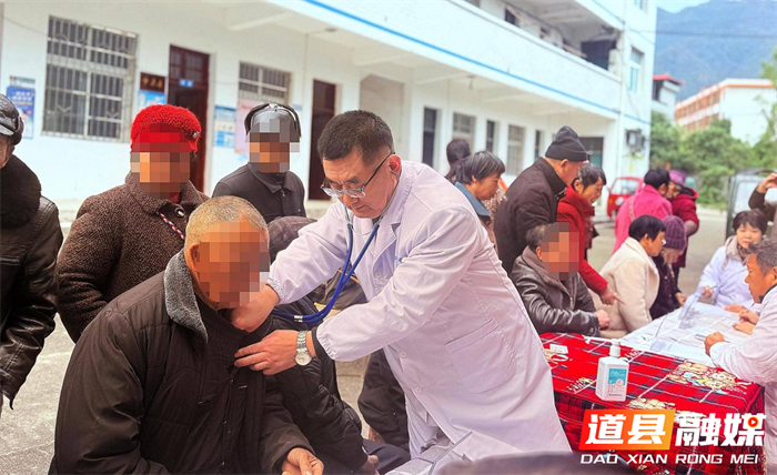 呼吸健康“守门人”进村入户：道县人民医院慢阻肺日义诊暖民心2_副本.png