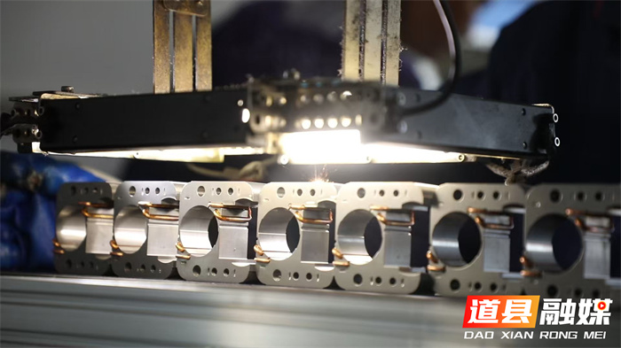 道县：决战四季度 企业开足马力忙订单2_副本.jpg