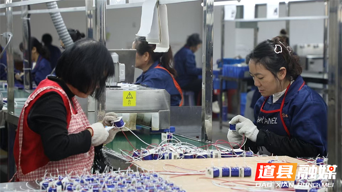 道县：决战四季度 企业开足马力忙订单4_副本.jpg