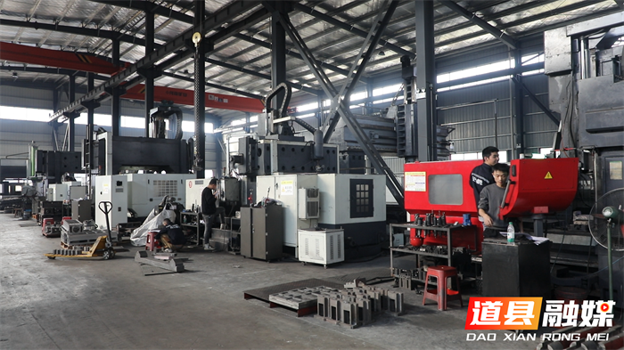 道县：决战四季度 企业开足马力忙订单1_副本.png