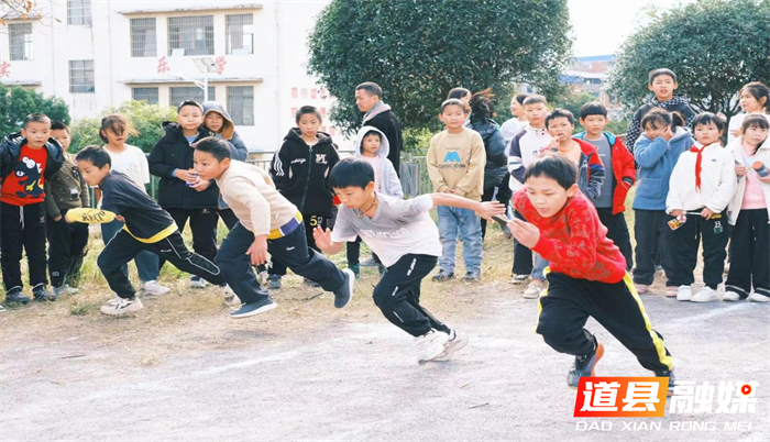 激情飞扬逐梦赛场祥霖铺中心小学2025年秋季运动会圆满举行3_副本.png 激情飞扬逐梦赛场祥霖铺中心小学2025年秋季运动会圆满举行3_副本.png
