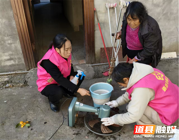 道县东门街道：家政服务进家门 真情温暖老人心1_副本.png