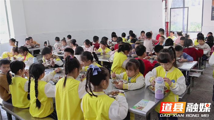 道县：智慧赋能+三方共治 守护学生“舌尖安全”4_副本.jpg