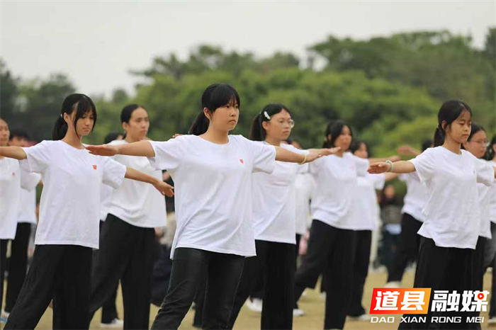 永州工贸学校举办新生广播体操比赛2_副本.png 永州工贸学校举办新生广播体操比赛2_副本.png