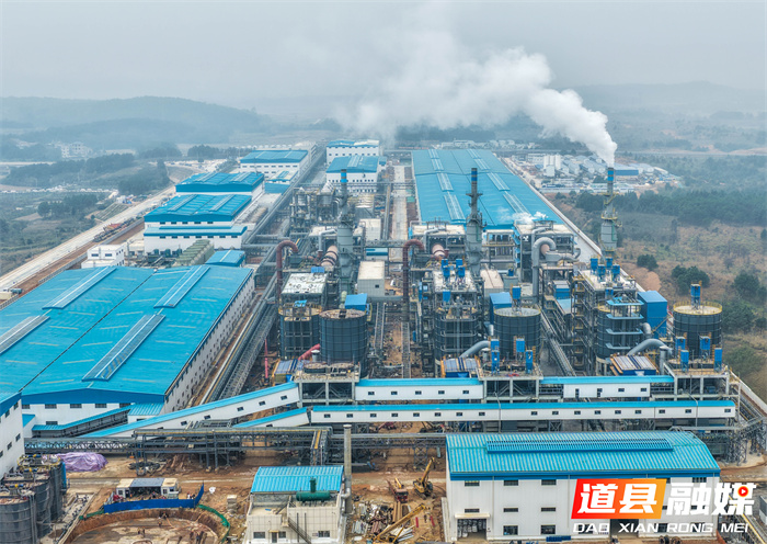 2025年12月10日，湖南省永州市道县蚣坝镇湖南紫金锂多金属新材料有限公司一期年产3万吨碳酸锂项目，生产设备在运行中。
当日，湖南紫金锂业湘源锂多金属矿采选冶一体化项目在道县点火投产。项目历时600余天建成，总投资130亿元，坐拥1.96亿吨稀缺锂矿资源，建成后年产值将达60亿元，带动超3000人就业。作为湖南省十大产业项目，其上下游协同的产业链模式，为区域新能源产业升级和经济高质量发展注入强劲动力。