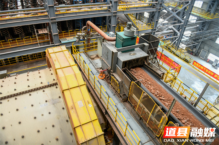 2025年12月10日，湖南省永州市道县蚣坝镇湖南紫金锂多金属新材料有限公司一期年产3万吨碳酸锂项目，生产设备在运行中。
当日，湖南紫金锂业湘源锂多金属矿采选冶一体化项目在道县点火投产。项目历时600余天建成，总投资130亿元，坐拥1.96亿吨稀缺锂矿资源，建成后年产值将达60亿元，带动超3000人就业。作为湖南省十大产业项目，其上下游协同的产业链模式，为区域新能源产业升级和经济高质量发展注入强劲动力。