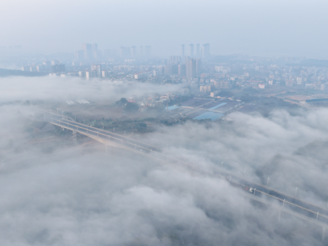 道县：晨雾缭绕似仙境