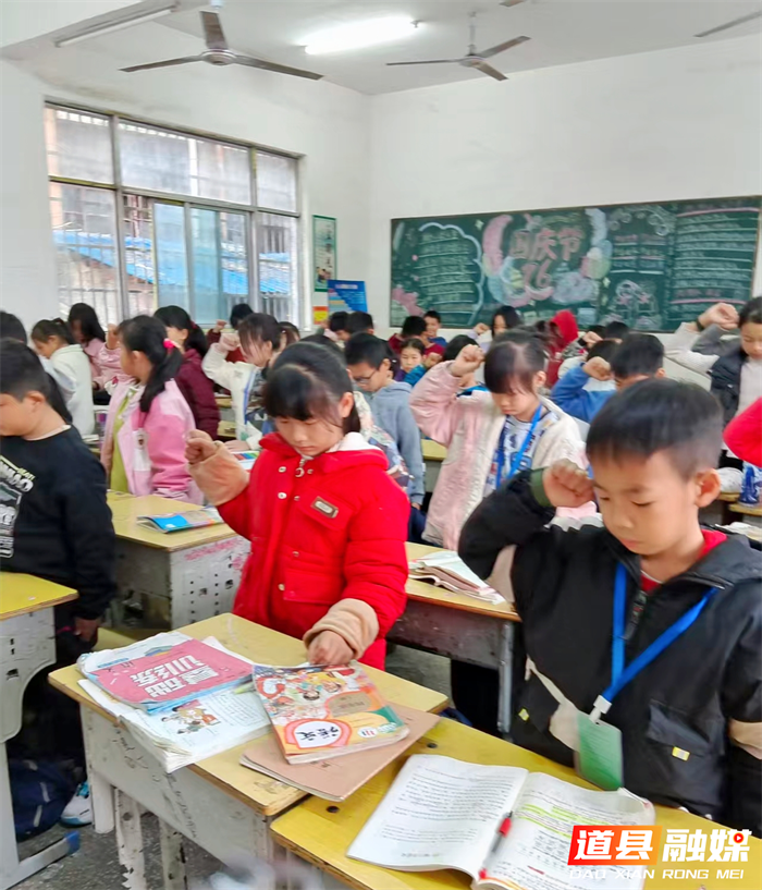 雨润哀思声振童心寿雁二小举行国家公祭日主题教育纪念活动2_副本.png 雨润哀思声振童心寿雁二小举行国家公祭日主题教育纪念活动2_副本.png