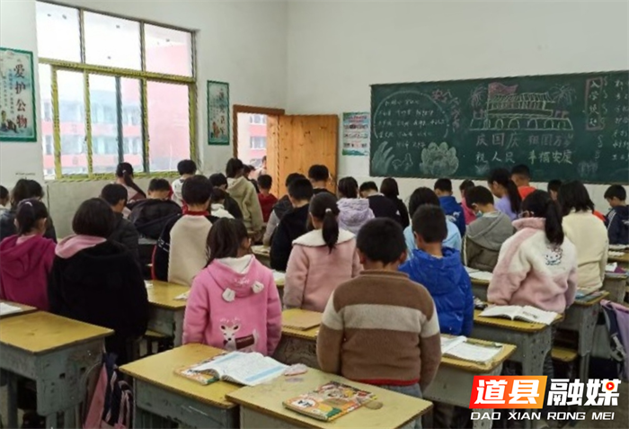 雨润哀思声振童心寿雁二小举行国家公祭日主题教育纪念活动1_副本.png 雨润哀思声振童心寿雁二小举行国家公祭日主题教育纪念活动1_副本.png