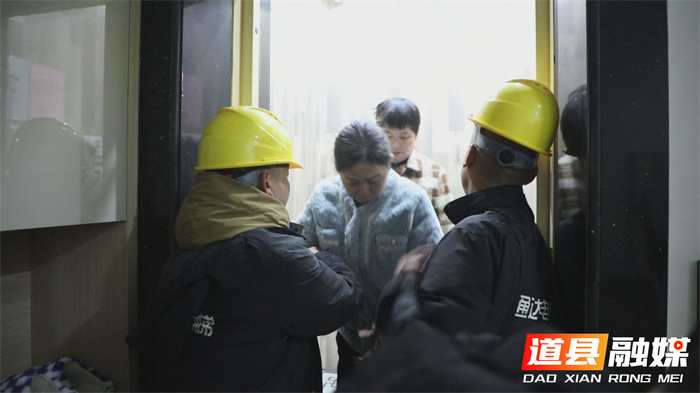 道县：开展电梯应急救援演练 安全科普直通居民小区2_副本.jpg