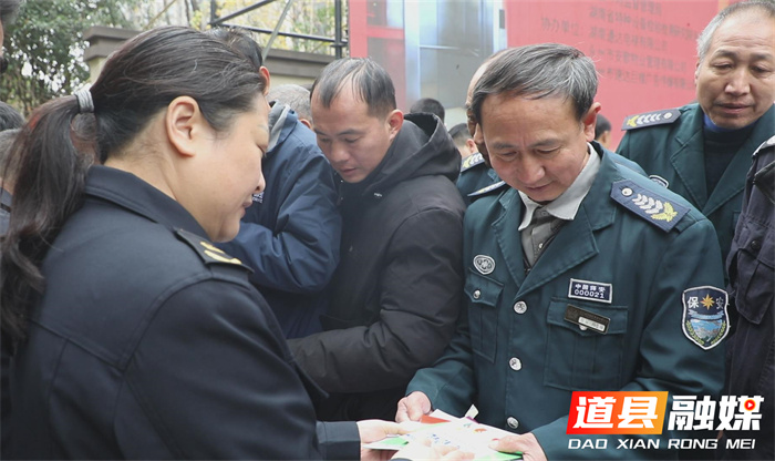 道县：开展电梯应急救援演练 安全科普直通居民小区4_副本1.jpg