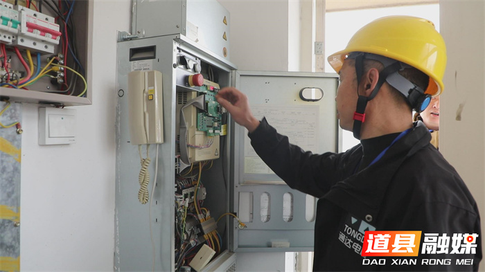 道县：开展电梯应急救援演练 安全科普直通居民小区3_副本.jpg