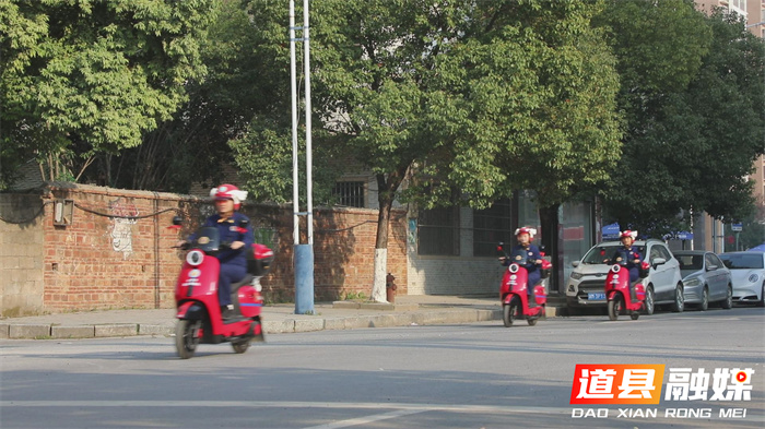 道县:消防“轻骑兵”走街串巷 安全知识送上门1_副本.jpg 道县:消防“轻骑兵”走街串巷 安全知识送上门1_副本.jpg