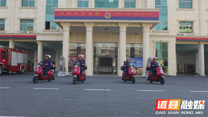道县:消防“轻骑兵”走街串巷 安全知识送上门4_副本.jpg 道县:消防“轻骑兵”走街串巷 安全知识送上门4_副本.jpg