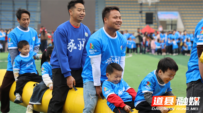 道县：亲子运动会绿茵开锣 湘超热情播撒童心9_副本.jpg