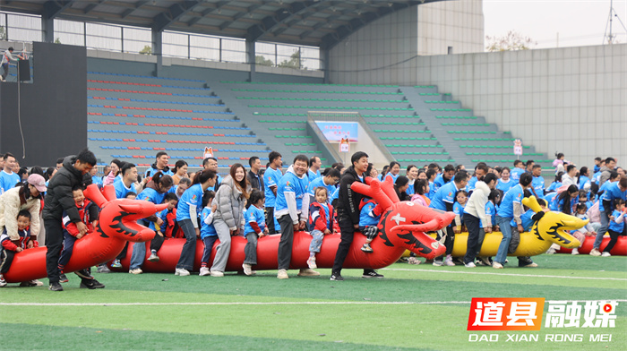 道县：亲子运动会绿茵开锣 湘超热情播撒童心3_副本.jpg