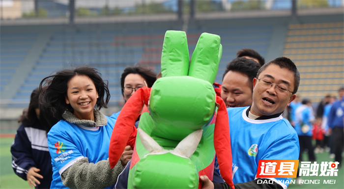 道县：亲子运动会绿茵开锣 湘超热情播撒童心2_副本.jpg