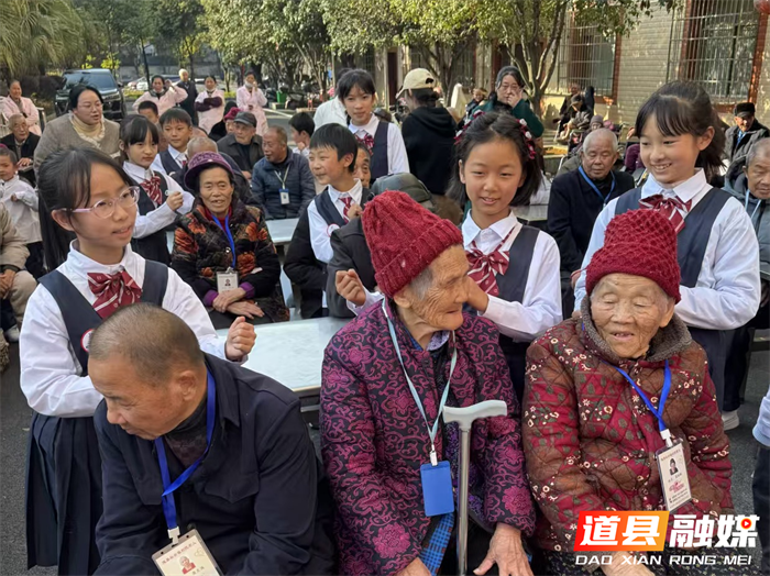 道县“情暖夕阳 孝润童心”：走进养老院 冬日送暖庆元旦1_副本.png