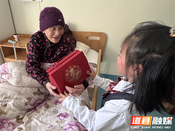 道县“情暖夕阳 孝润童心”：走进养老院 冬日送暖庆元旦2_副本.png
