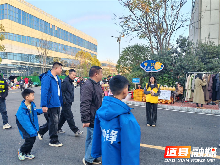 道县社工开展志愿服务  构筑文明观赛风景线2_副本.png