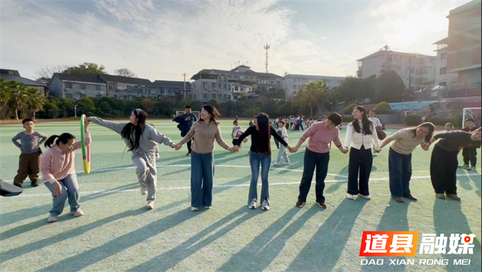 道县二小:趣味运动迎元旦 凝心聚力展风采2_副本.png 道县二小:趣味运动迎元旦 凝心聚力展风采2_副本.png