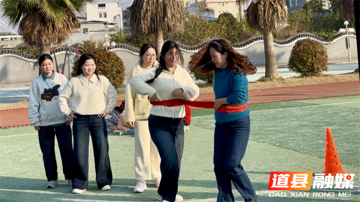 道县二小:趣味运动迎元旦 凝心聚力展风采3_副本.png 道县二小:趣味运动迎元旦 凝心聚力展风采3_副本.png