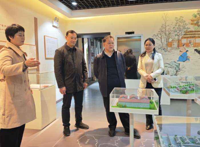 视频｜中国书协副主席、湖南省书协主席鄢福初来道县调研书法艺术工作　