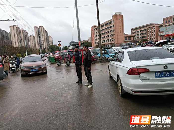 道县东门街道：护学不停歇 守护上学路1_副本.png