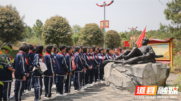 道县：百校清明祭英烈 红色火种植心田1_副本.png