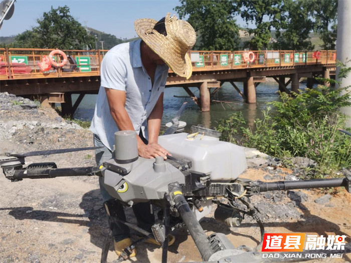 道县车边村：无人机“飞防”为早稻“护航”3_副本.png
